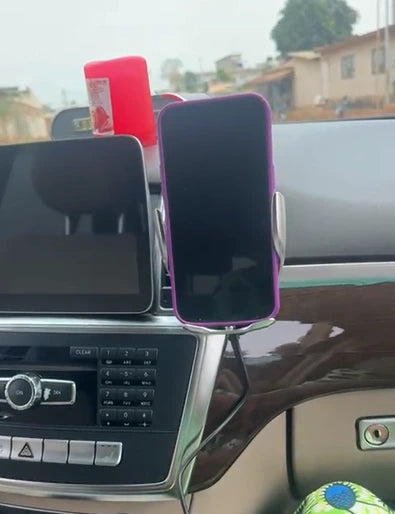 Fini les téléphones qui tombent en voiture-chargement automatique