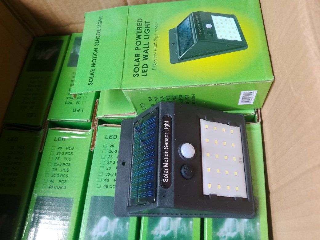 🔆 Lampe Solaire Murale Automatique avec Détecteur de Mouvement